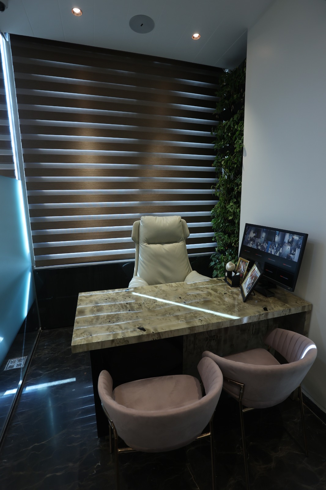 Implant treatment workspace